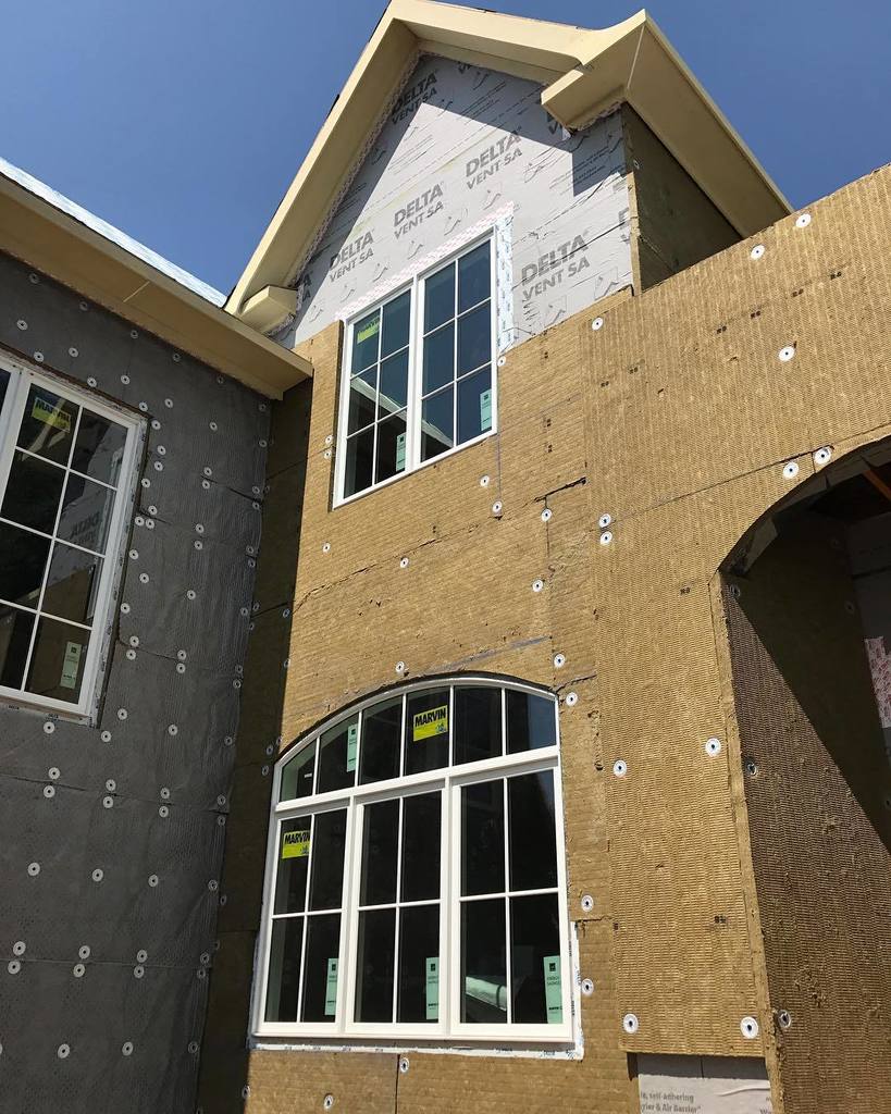 MattRisinger's tweet photo. Exterior @roxulinc #comfortboard #insulation looking good!  #outsulation #deltaproducts #deltadry stucco &amp; stone o… https://t.co/LYERkAIqjv https://t.co/GAzgpWQj0f