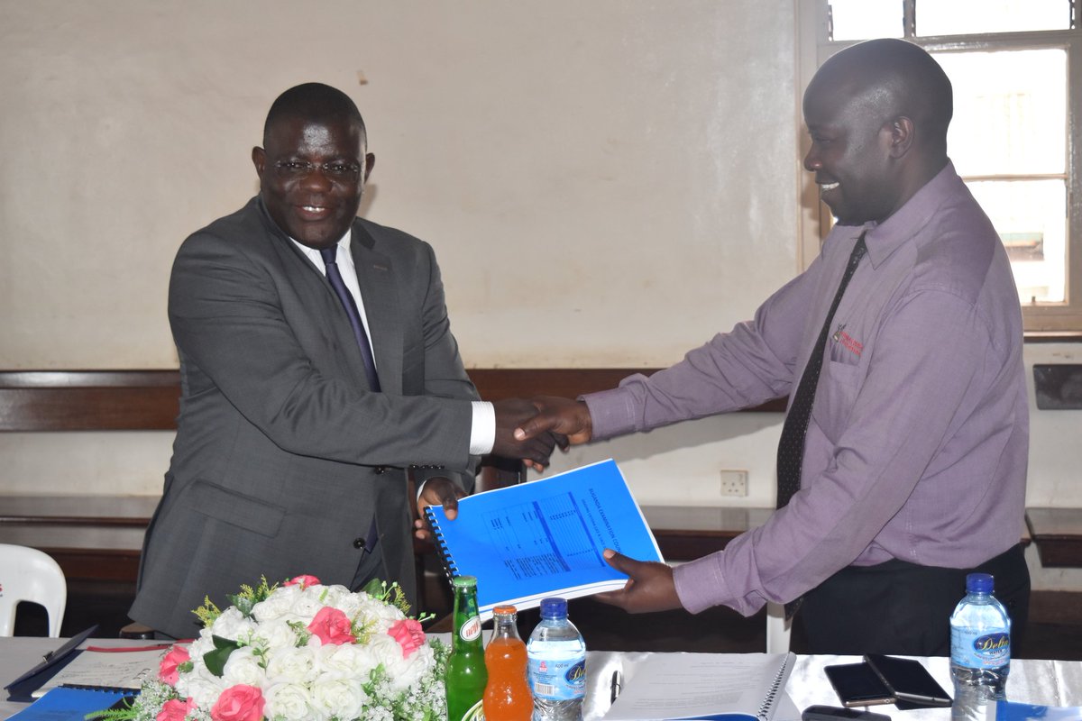 BugandaKingdom_'s tweet photo. Obwakabaka bwanjudde ebyavudde mu bigezo bya  Buganda Examination Council @TwahaKKaawaase asiimye omutindo gwabayizi https://t.co/snWflHqTrE