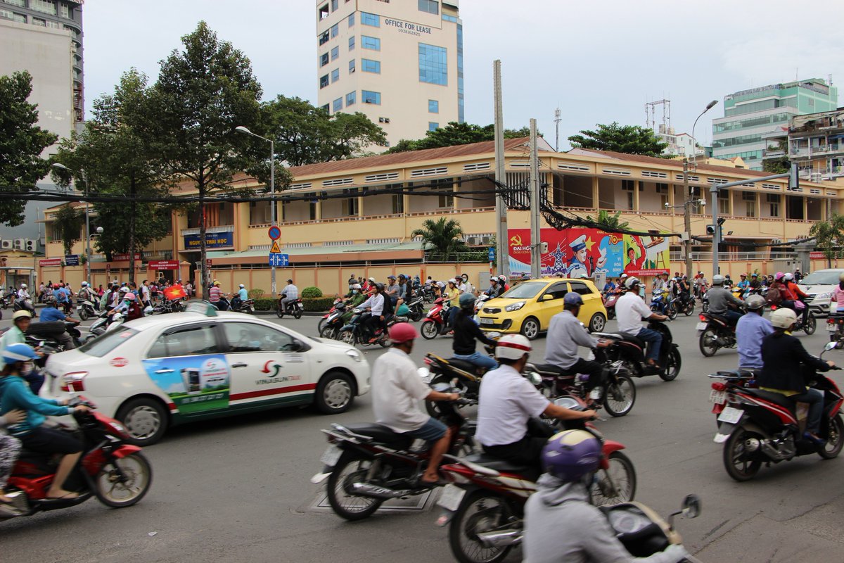 povecham's tweet image. P2 J'ai osé... traverser la rue à Ho Chi Minh Ville (oui oui, là c'était au tour des passants...)  #Battlephoto