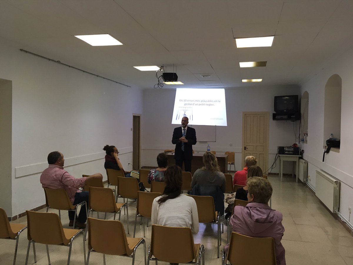 Segria_Sec's tweet photo. Comencem els #DimartsFeiners a #Almatret de la mà de Jordi Mitjans amb l'objectiu de millorar la gestió comercial dels nostres negocis! https://t.co/wGBKMBAwcr