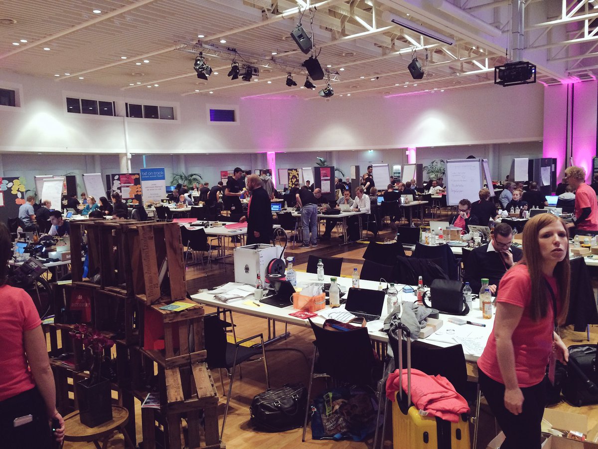 joscchh's tweet photo. In- & Output Overload bei @deutschetelekom im Headquarter. #DTHACK, T-Talk + #UQBATE mit @joe_nue @DaliaHasanBonn @adegreiff @_SimonHecht_ https://t.co/Gf6GTT3Rt8