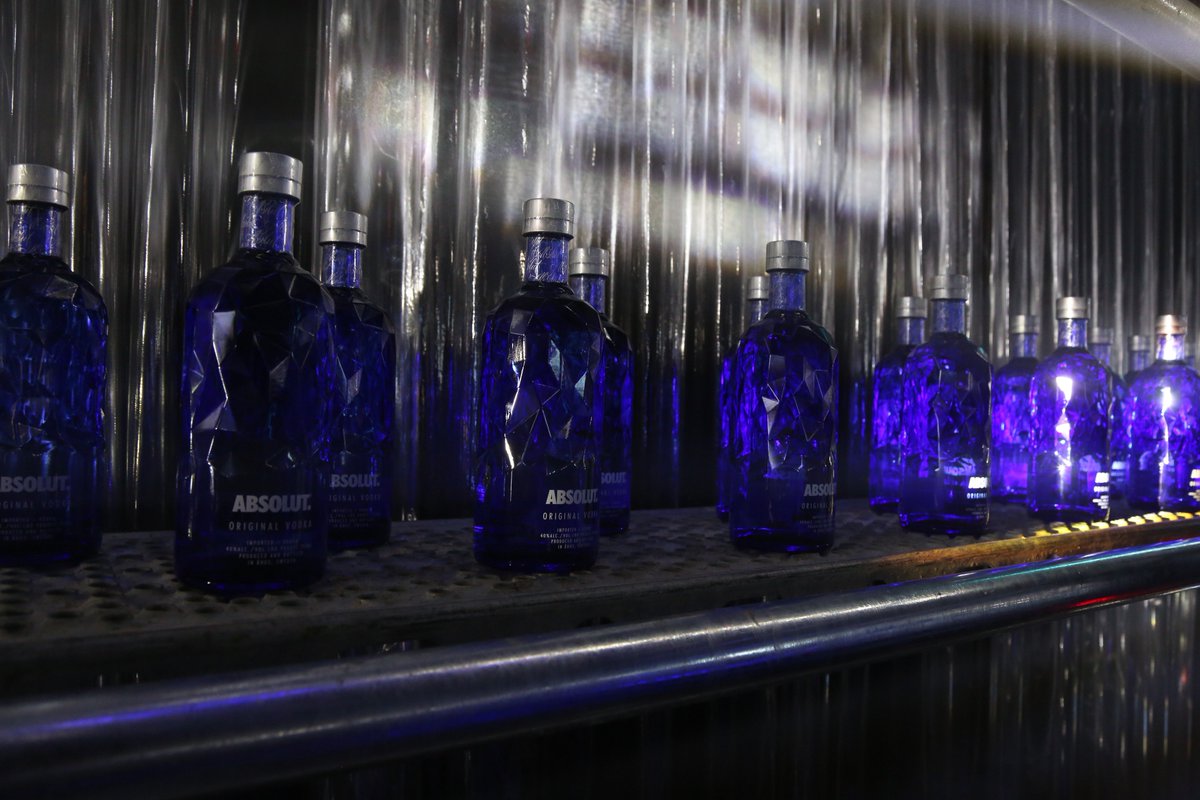{#ModaFH} Absolut y JT se unieron para la creación de "Absolut Nights by JT" revistafh.com.ar/index.php/?p=4…