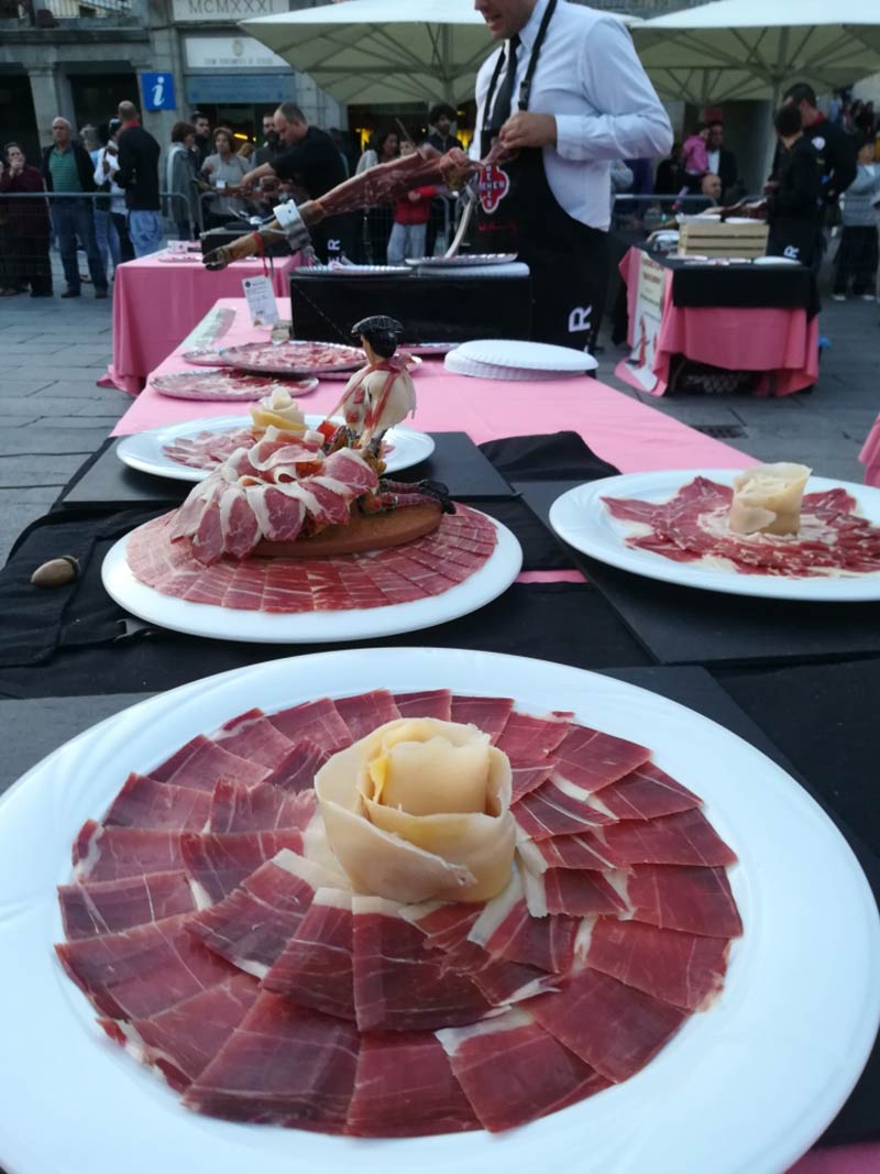 jamonBEHER's tweet photo. #BEHER recoge el premio al Mejor #Jamón de Cebo de #CastillayLeón 2017
https://t.co/iWFfobi1ol

#Ibérico #Ham #Prosciutto #Jambon #Presunto https://t.co/EelpIyMQiE