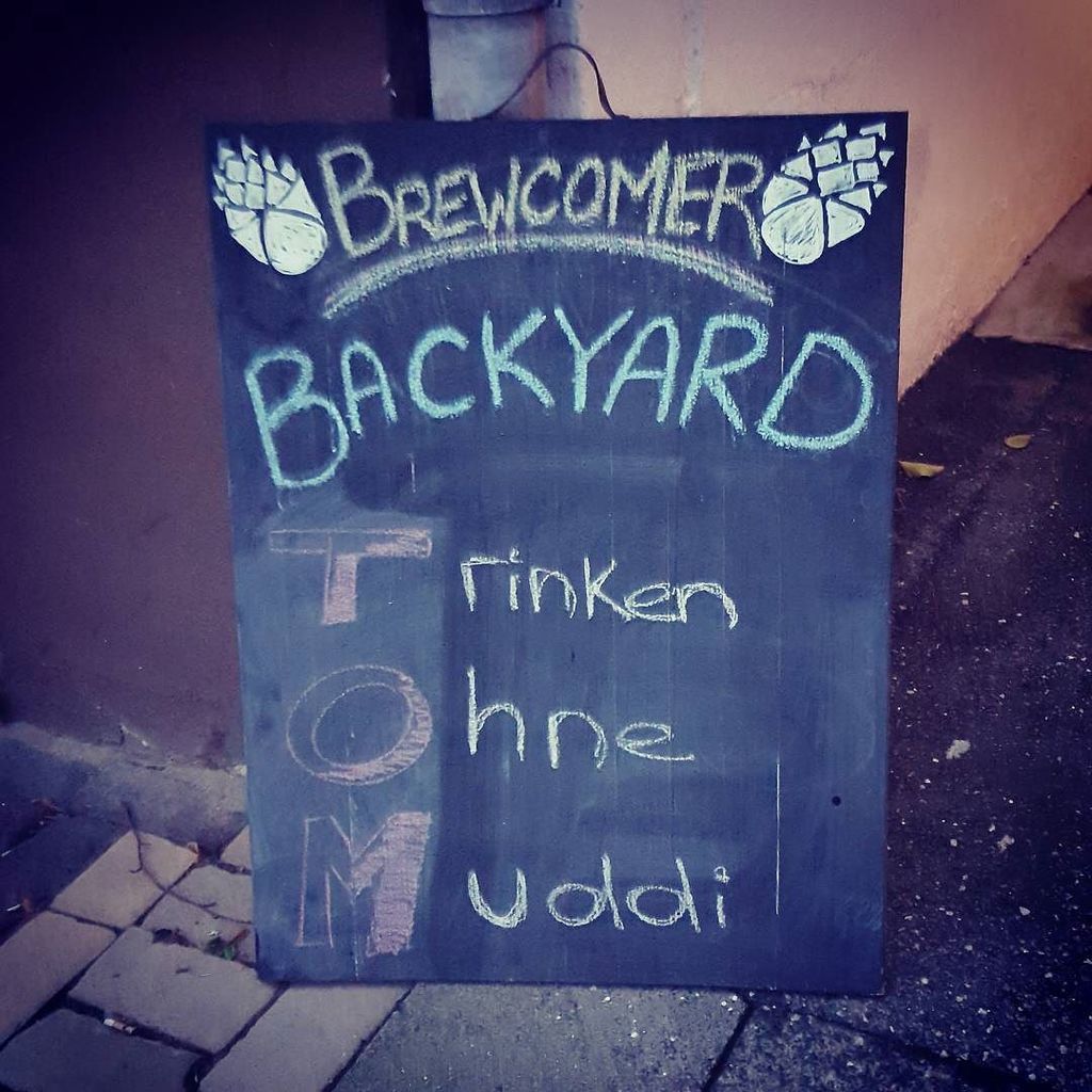 larsicz's tweet photo. TOM After Party im @brewcomer Backyard #tomsh17 #tomsh #kiel #trinkenohnemuddi #craftbeer #craftbier #diwokiel https://t.co/phy0WBbwGK