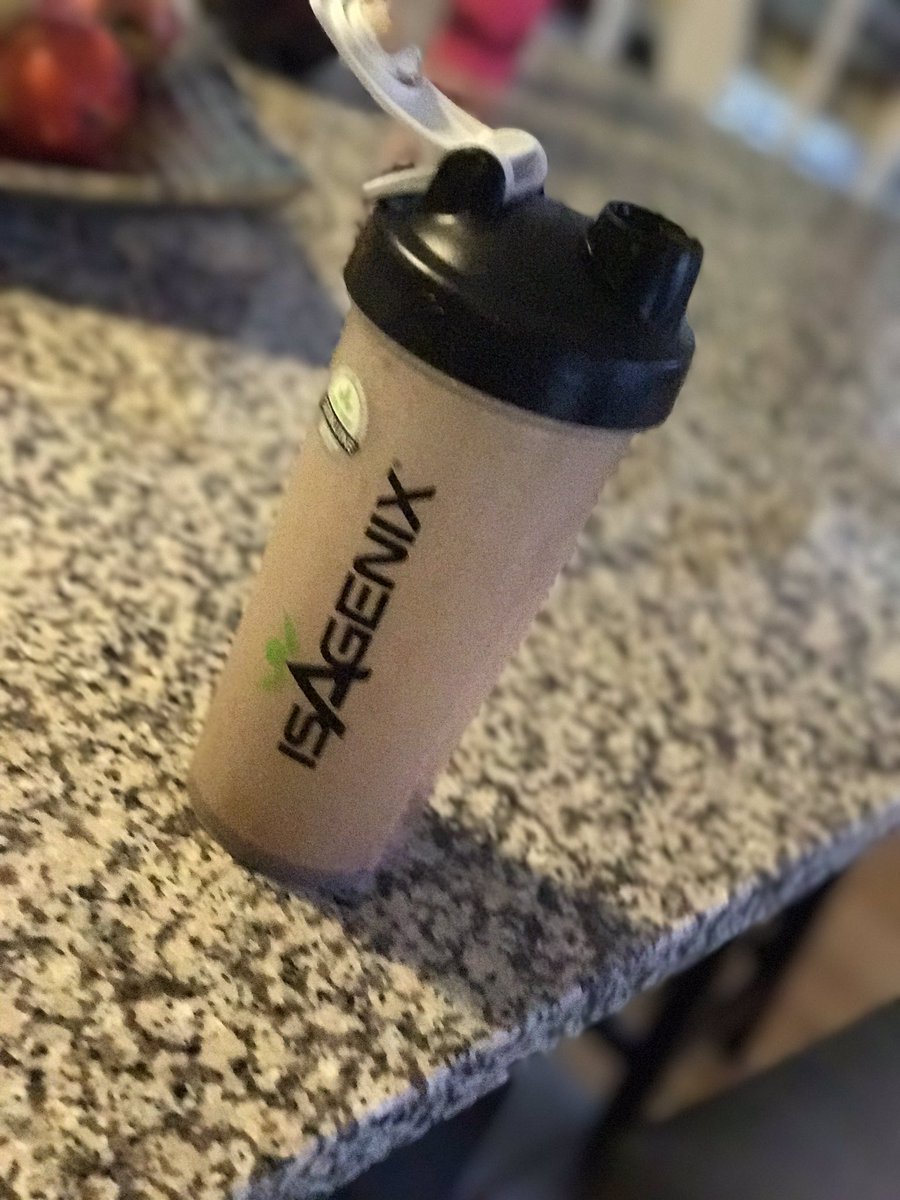 Swalesy47's tweet image. Always have my shake in the morning but it&apos;s that much better after a sculpt class @SweatFixx #fallintofitness #sweatfixx #week2challenge 💪🏻