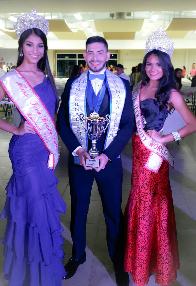 MisterIntPanEst's tweet photo. #TB recordando nuestra final 2016. Nuestro actual ganador Jorge Iglesias en conjunto de reinas invitadas. #MIPE2017 #PoderMister #Talento https://t.co/P83EY8i0Kt