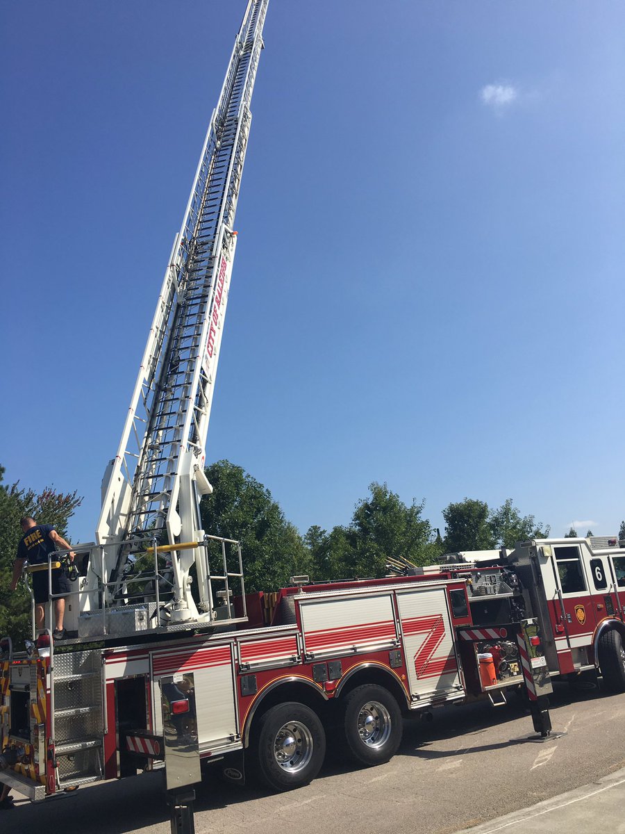 TraceyLipkins's tweet photo. Kindergarten had an exciting time learning about community helpers! https://t.co/k6jgMTi6xz