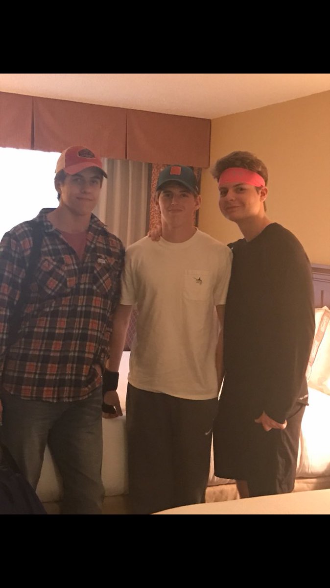 Landry____'s tweet photo. HAPPY BIRTHDAY @Logwoods19 Literally love u dude https://t.co/XXSXg2DPuN