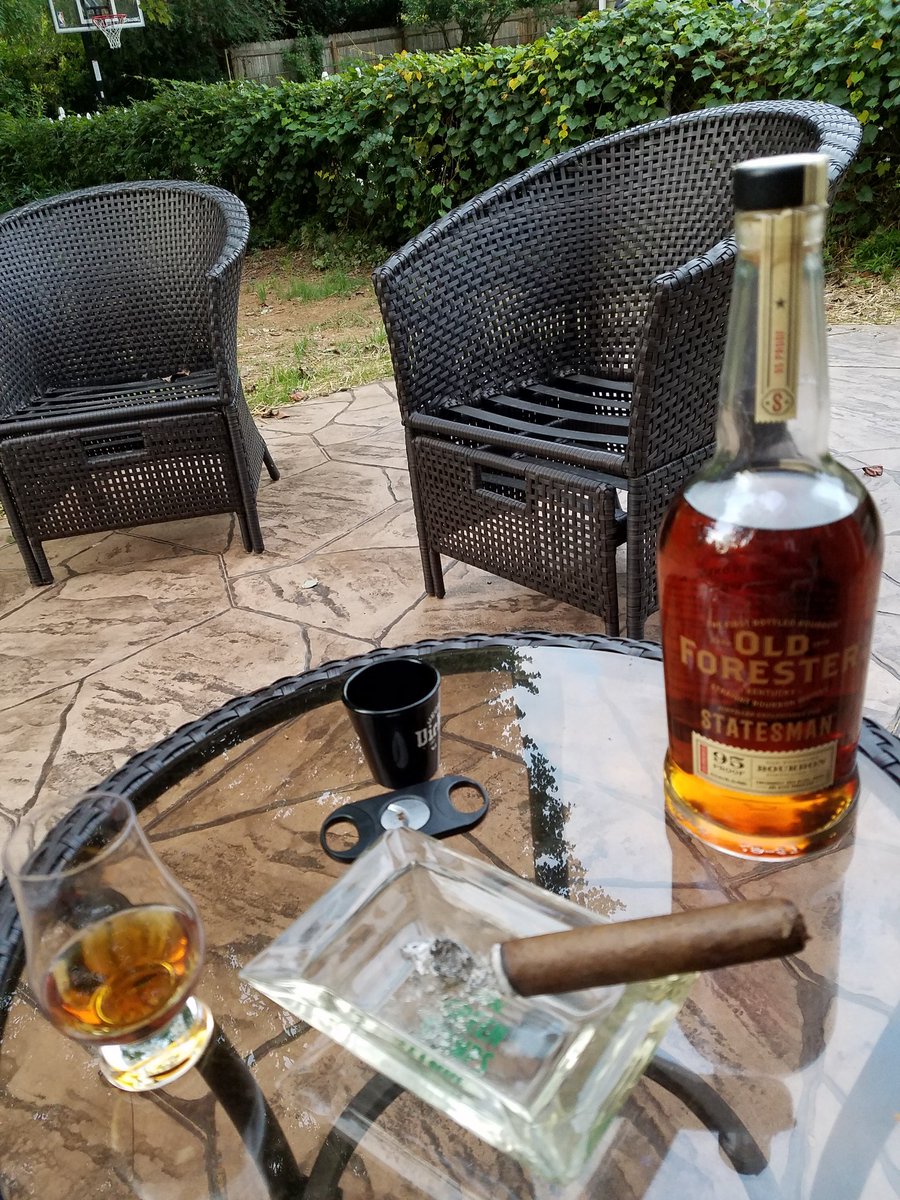 BourbonTim's tweet photo. Nice evening to be out. #bourbon https://t.co/LiVUkztK2i