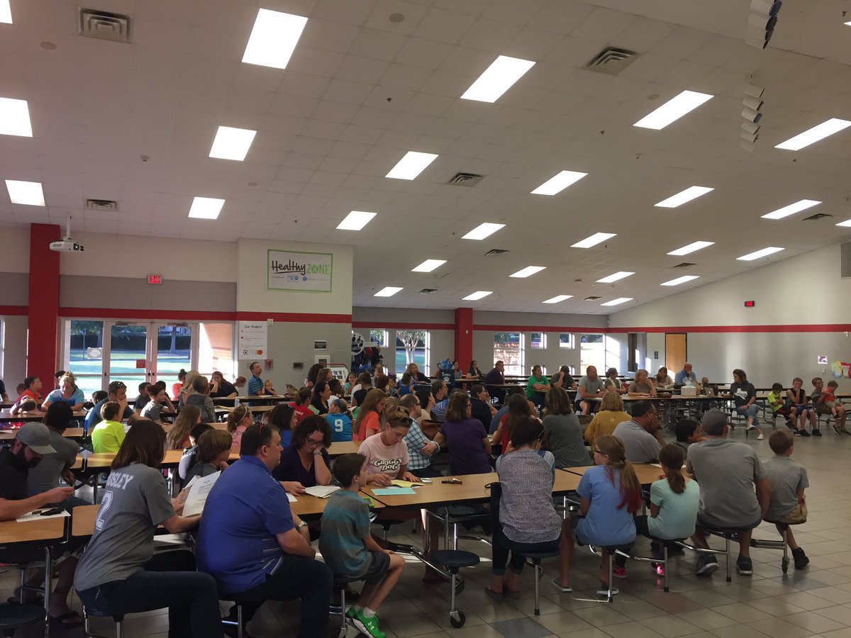 AmyHolderman2's tweet photo. 🐻🐾Super excited to host our @BennettBears 5th grade camp Parent Meeting!⛺️🚎🎯🚣🏼Great job teachers! #mymisd #bearshine https://t.co/pnEsyE7KuA