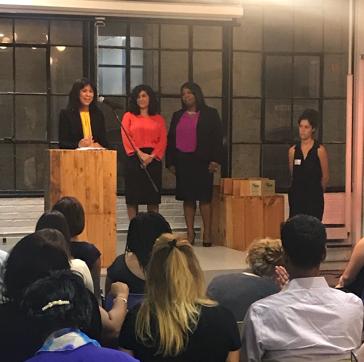 AshleyAPutnam's tweet photo. Barb Chang #wkdevnyc honors companies who invest in advancement for their workers. #bestfornyc @BestforNYC #nycchangemakers https://t.co/8IUVLXTArK