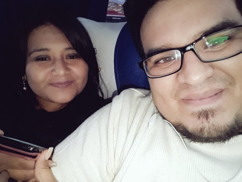 Multi_TechPS3's tweet image. Returning to Machala with my beloved wife... 😗😍😙😘