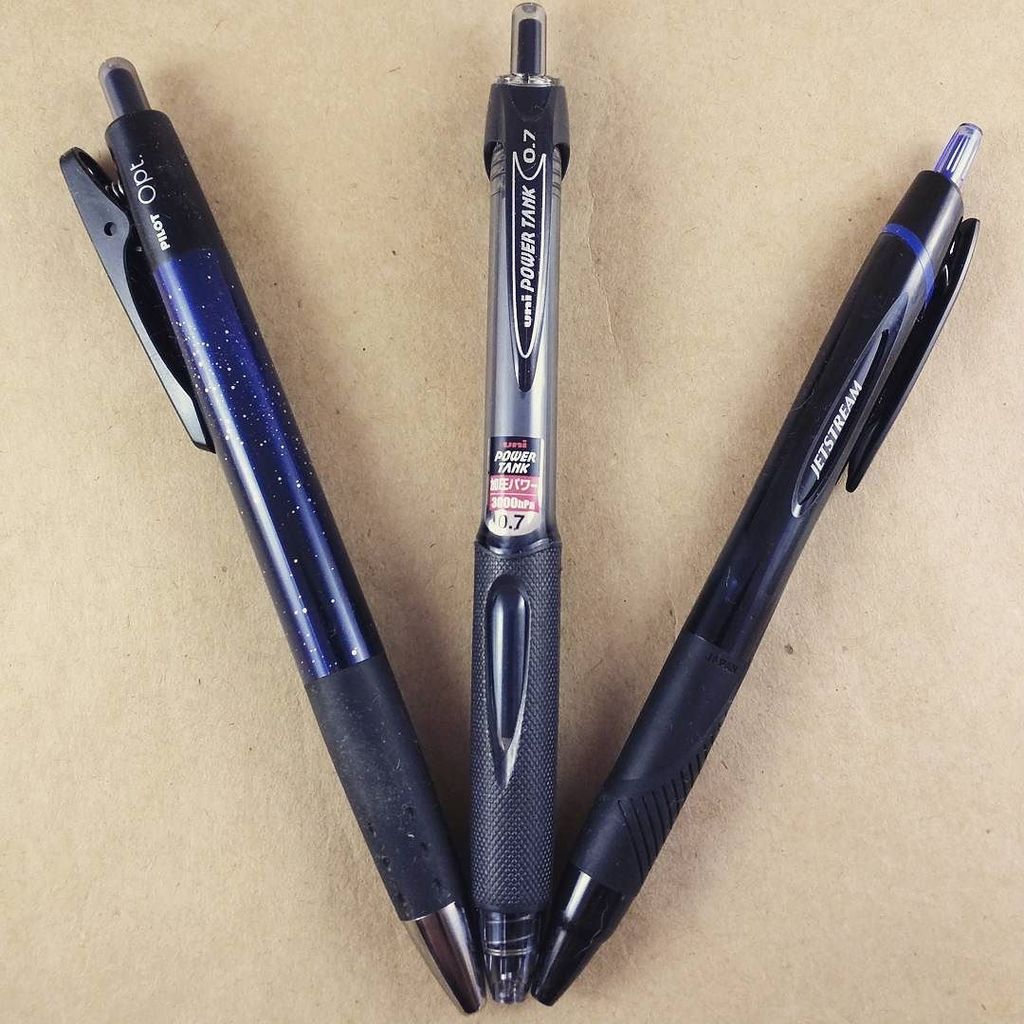 mjelson's tweet image. A trio of pens from the SCRIBEDelivery Space box for September @scribedelivery #pilotopt #uniballpowertank #unibal… bit.ly/2wEuOuH