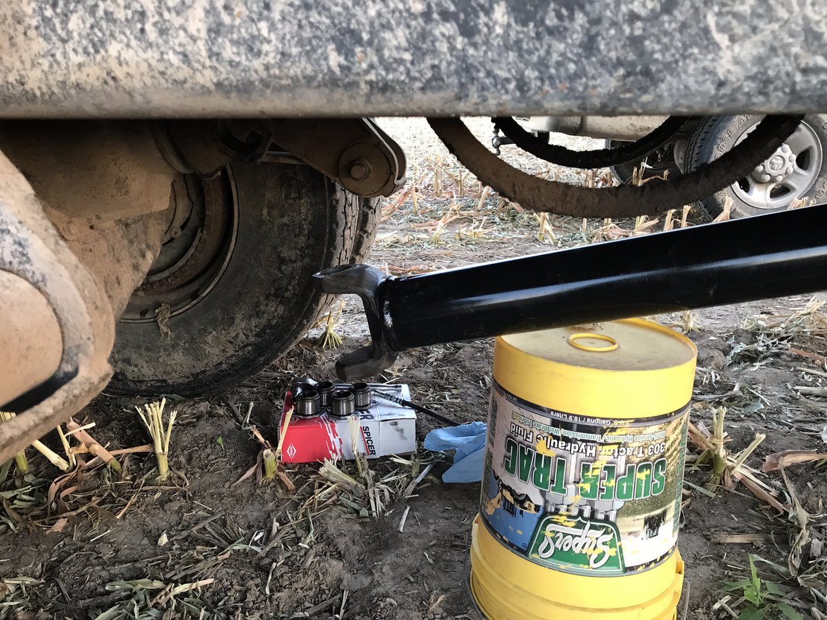 AgmanMckay's tweet image. 18 hours ago and I was thinking "sure glad I have that Dodge pickup to teach me to turn wrenches" #doityourself #fieldrepairs #dontweaken