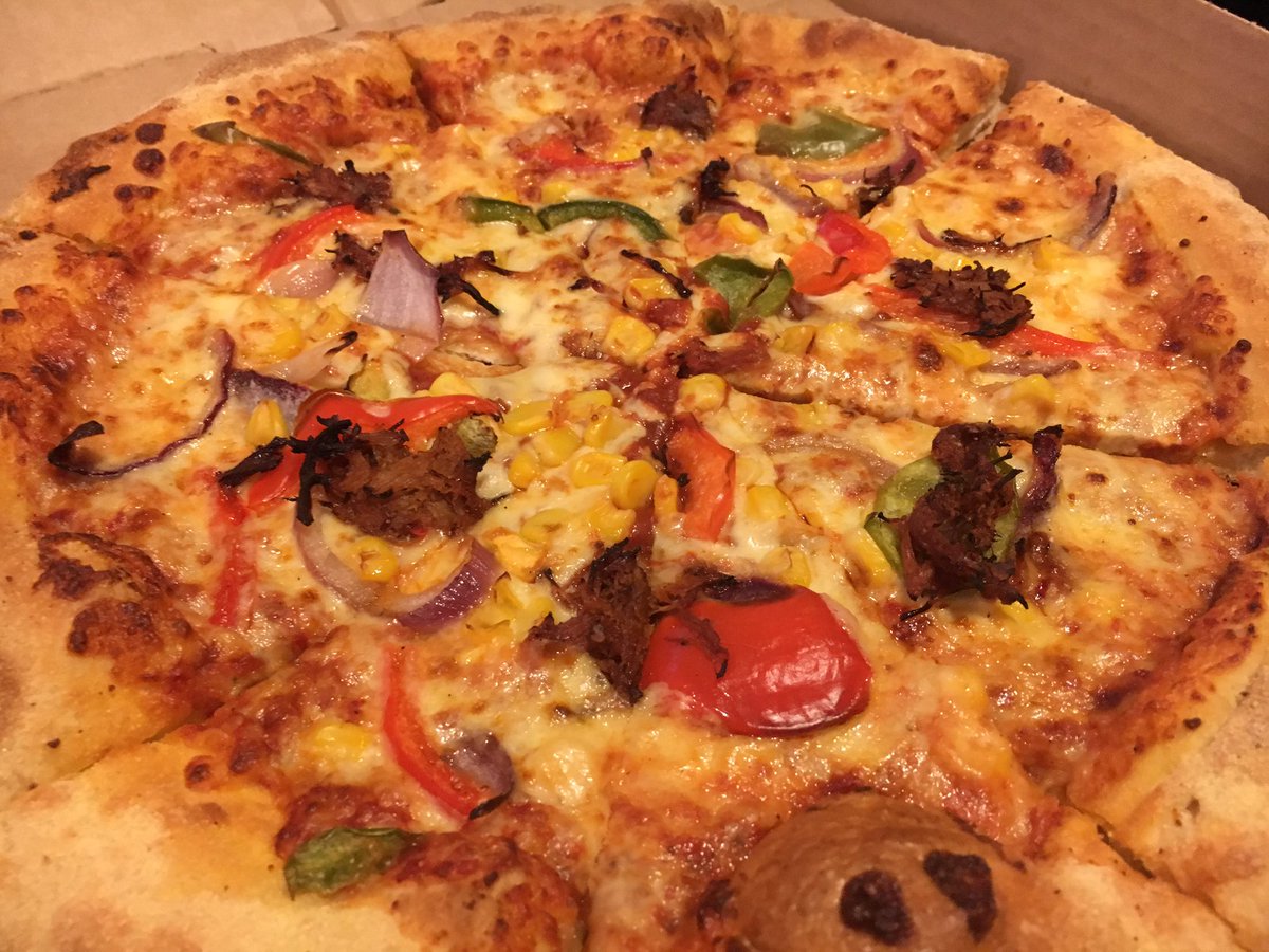 EdinburghGirl88's tweet photo. Hey @dominos I ordered the new pulled pork pizza but I think you forgot the pork.... https://t.co/bvrzZxQgs4