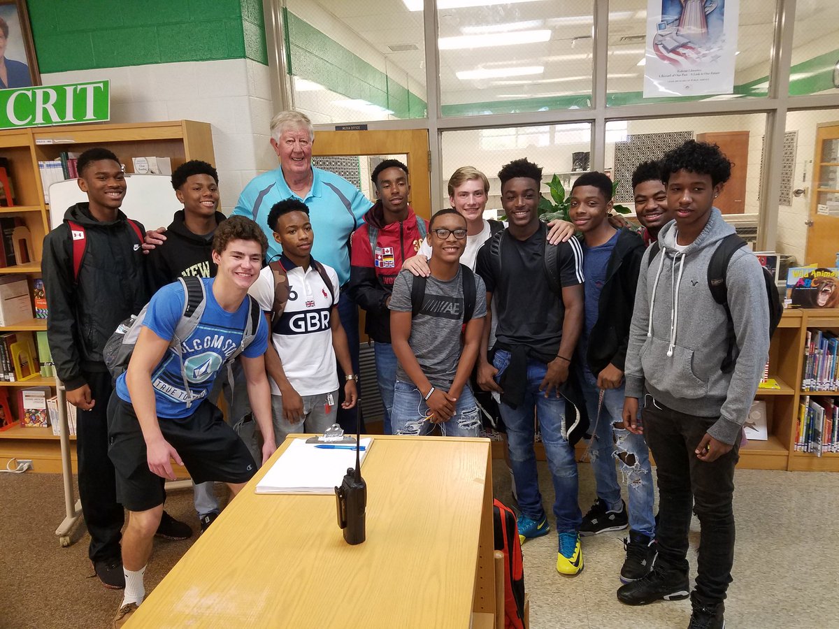 ArundelHS_aacps's tweet photo. Our bball team and Athletic Leadership Council got a great talk from Lee Dedmon! Super inspiring! Thank you Lee! https://t.co/PGjoB4lzaF