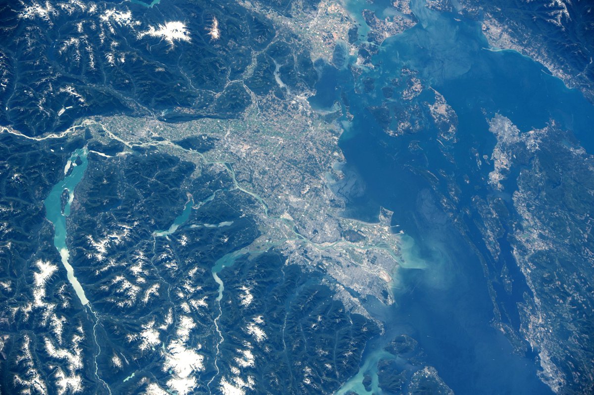 astro_paolo's tweet photo. Vancouver in Canada... Ovvero la città dove hanno filmato le indagini di Mulder e Scully!  (sigla di #XFiles in sottofondo 👽😆)
 #VITAmission https://t.co/rbUCjSE33h