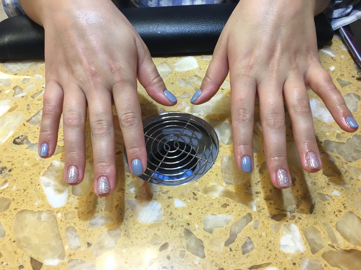 nailsathomebysd's tweet photo. Starting trends 💁🏽#2fingersinsteadof1 #2017 https://t.co/bkMmsJCEBo