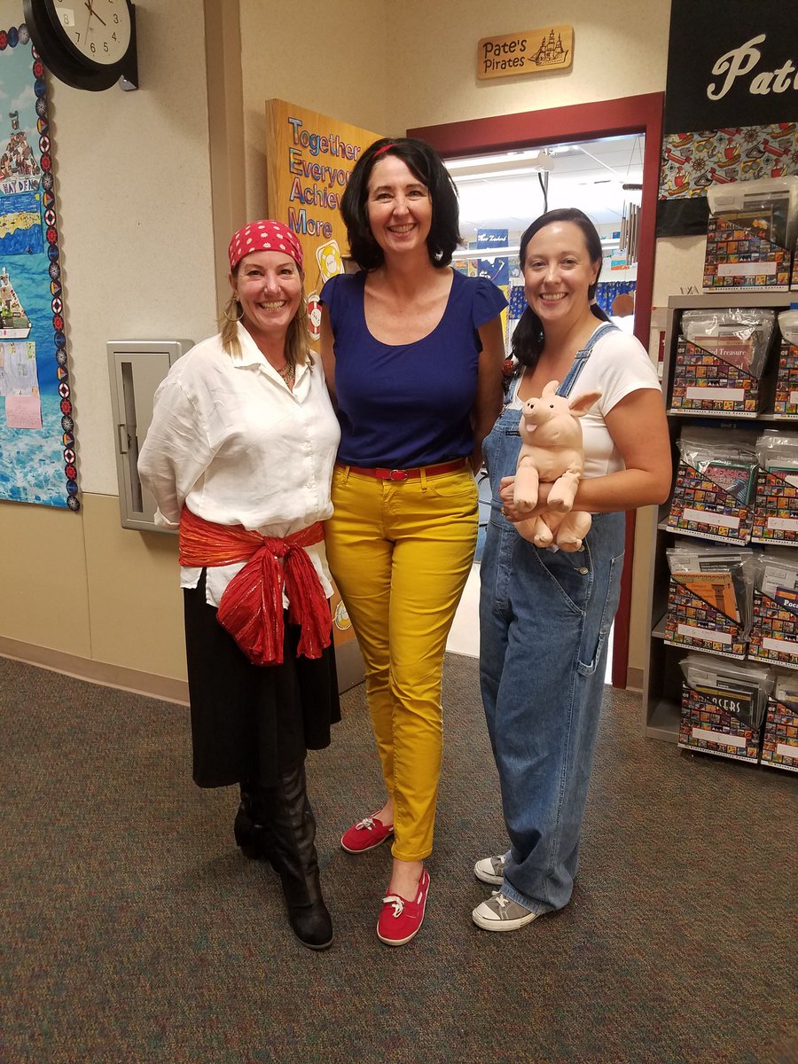 Pirate, Snow White and Fern enjoyed #whsspiritweek17 with their 4th graders! @ShakeLeaves