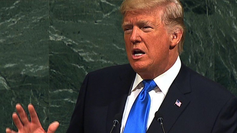 Ikiriho's tweet photo. Trump aux @UN: "Je ferai toujours passer l'Amérique d'abord, exactement comme vous devez faire avec vos pays" https://t.co/VDMt6cnggk https://t.co/XL9xVjSbpv