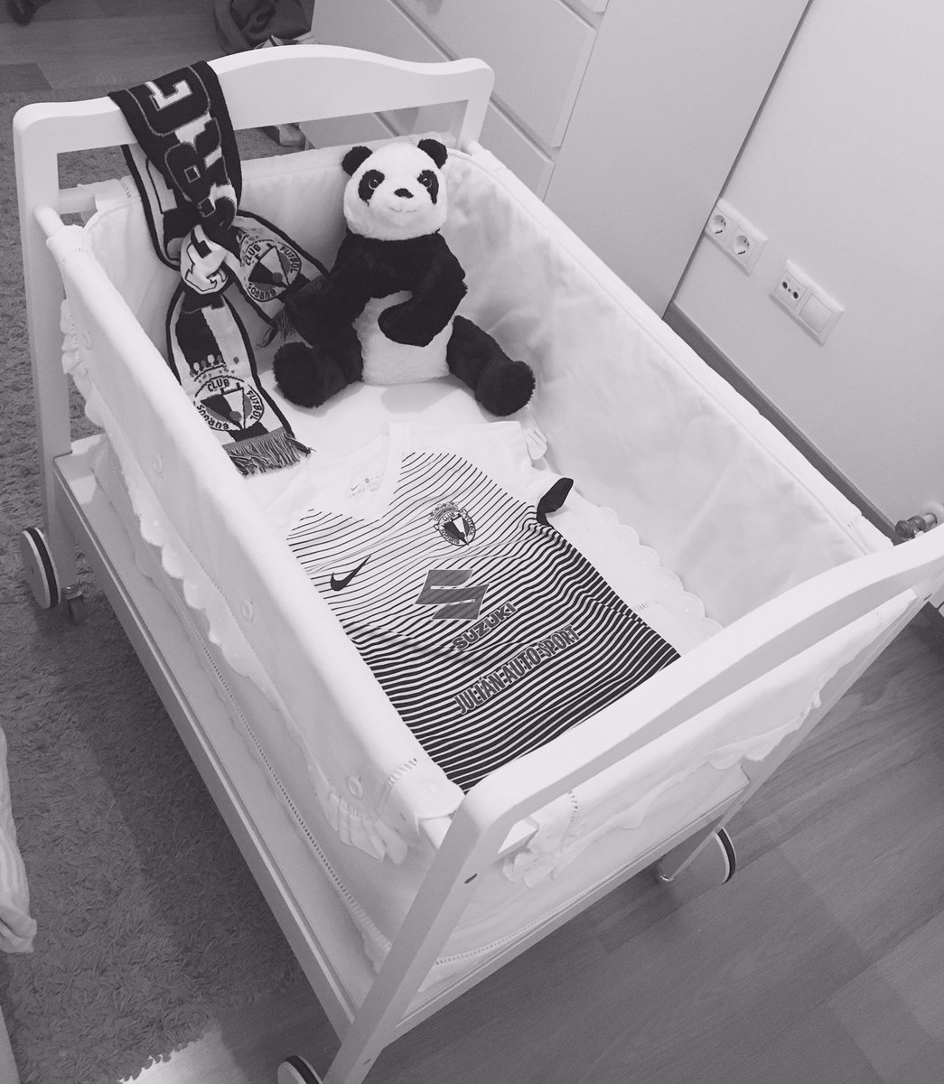 Tienes peques blanquinegros?Mándanos su foto a redaccion@enbyn.com con alguna prenda del Burgos CF y saldrá publicada en el próximo número.