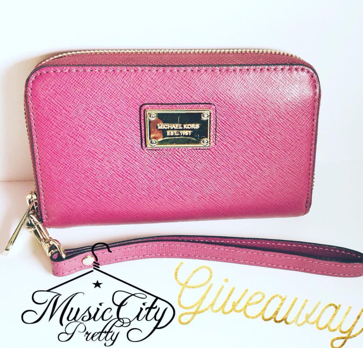 Musiccitypretty's tweet photo. Last Day!!! You have til midnight! Head to #MusicCityPretty on #Instagram for details #giveaway #ClosetCleanout  
 @michaelkors #freestuff https://t.co/Jo2Qjfc1YD