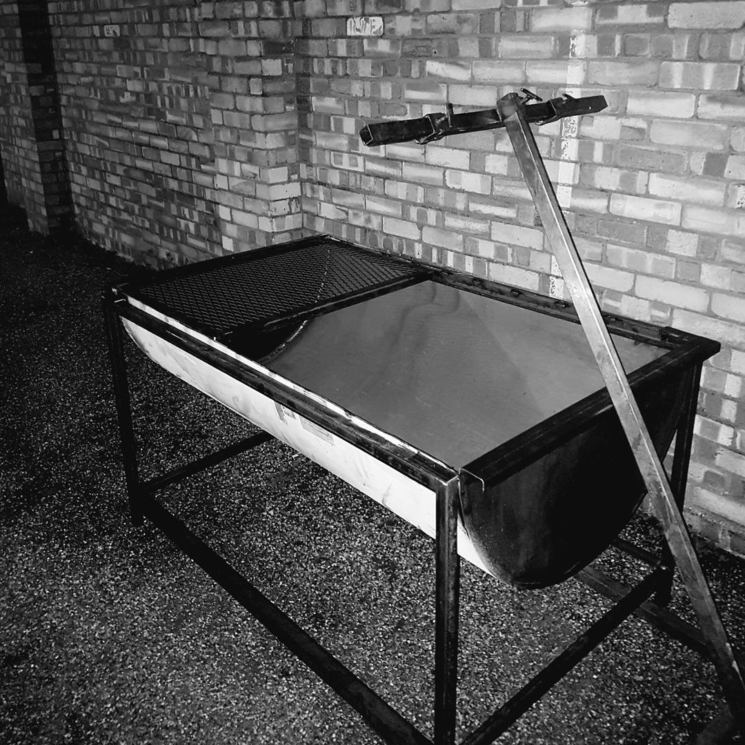 abdcbbq's tweet photo. Starting on the pit 👊 bloody amazing what we can knock up in a few hours #abdc #customgrills #pit #livefire #bbqzoo https://t.co/O3knUM7p4s