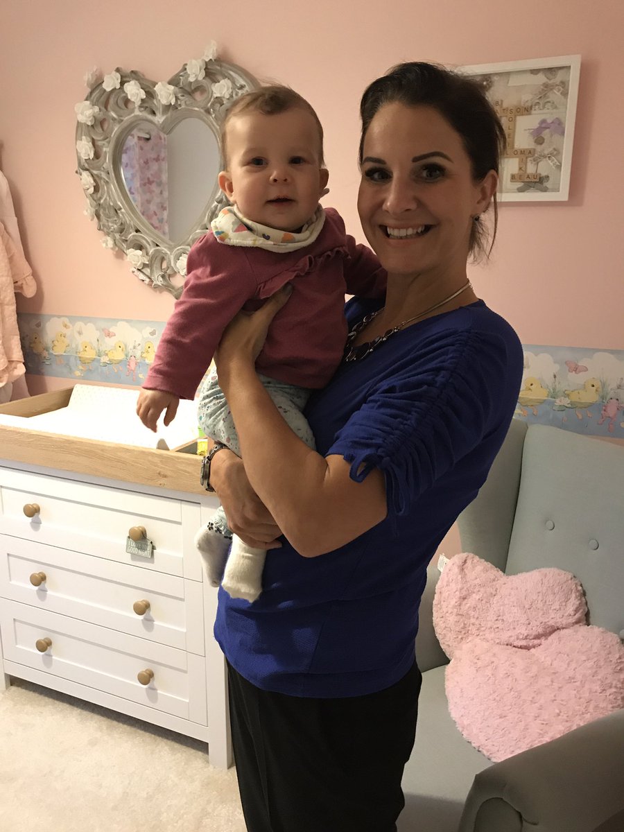AlomaWatson's tweet photo. This is the best feeling EVER after working away for 2 days!! If you work away you'll understand. #nannarocks 😍#shatteredafterlongjourney 😴 https://t.co/EeqyJ4R41e