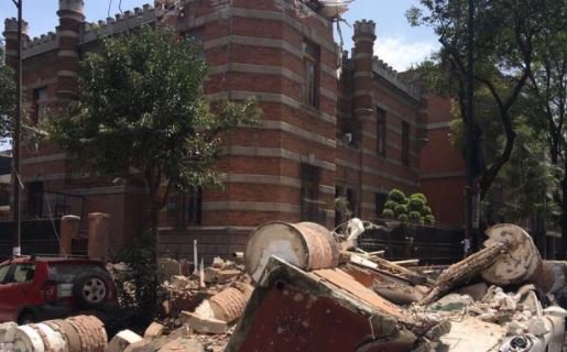 nmas's tweet photo. Zona por zona, estas son imágenes y videos de afectaciones por sismo de este martes https://t.co/Lw4lxB0CH9 https://t.co/gMGZ1oFJ38