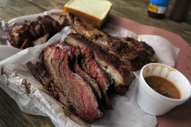 TheFarStall's tweet photo. BBQ Review! -- Snow's BBQ.
https://t.co/CIyUrjc0lw  @snowsbbq @TexasMonthly #meatsweats #bbq  #onlymeats #bbqpassport #brisket #delicious https://t.co/YrNaUah41y
