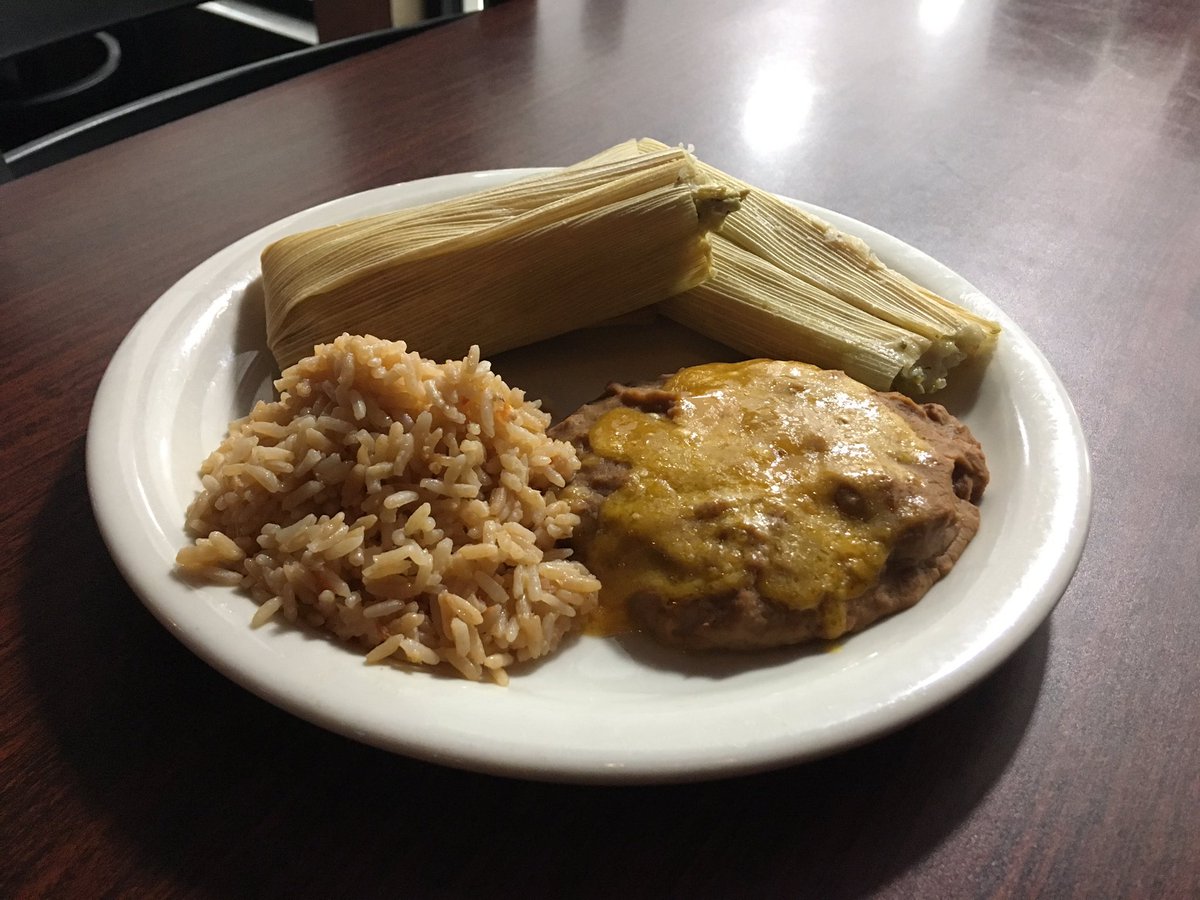 Brooksys1's tweet image. Tamale plate today on right now