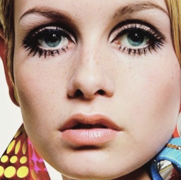 Lisa_Eldridge's tweet image. Happy Birthday #twiggy #makeupmuse #facepaintbook #makeup #60s