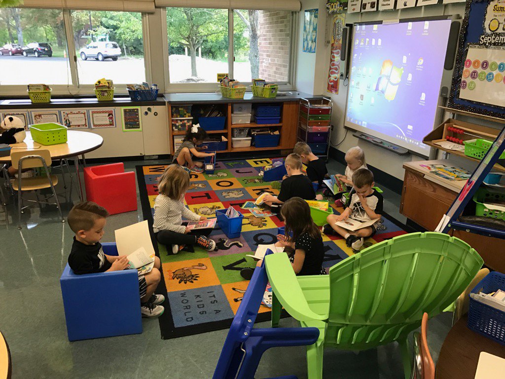 Lots of reading happening in Kindergarten!