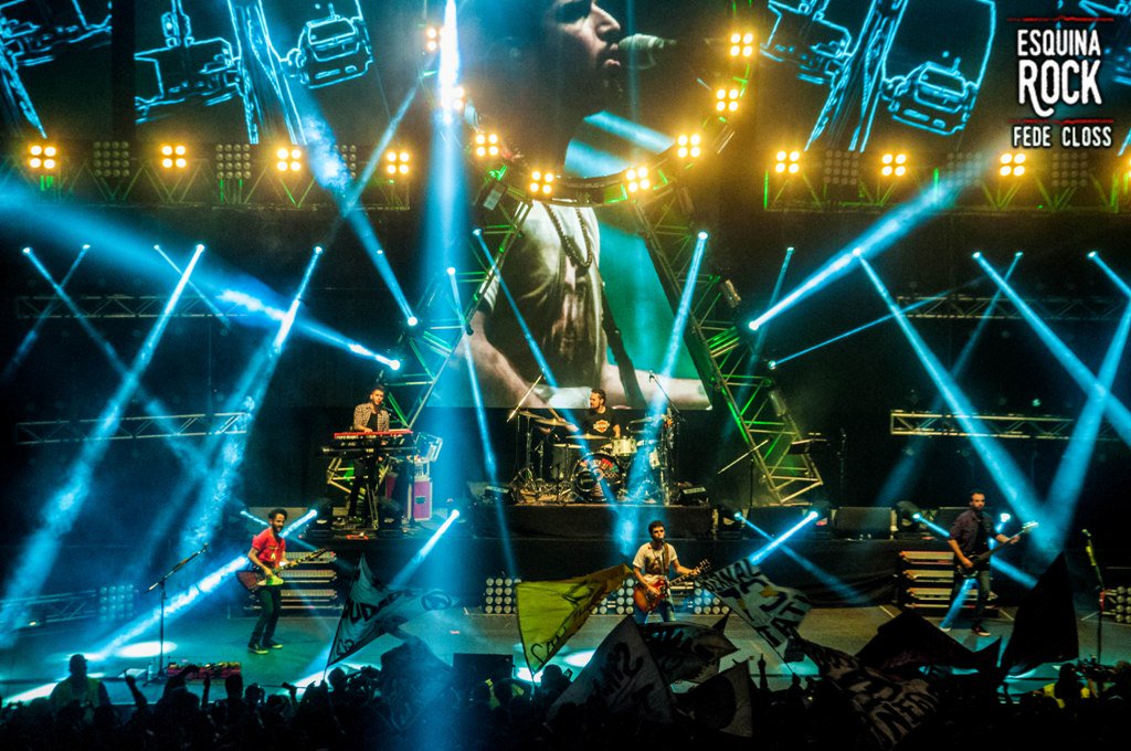 esquinarockweb's tweet photo. El pasado domingo, @elbordoficial llegó por 2da vez al Luna Park para presentar #ElRefugio >>> https://t.co/BN5TTDac5G https://t.co/7XaAX7E85e