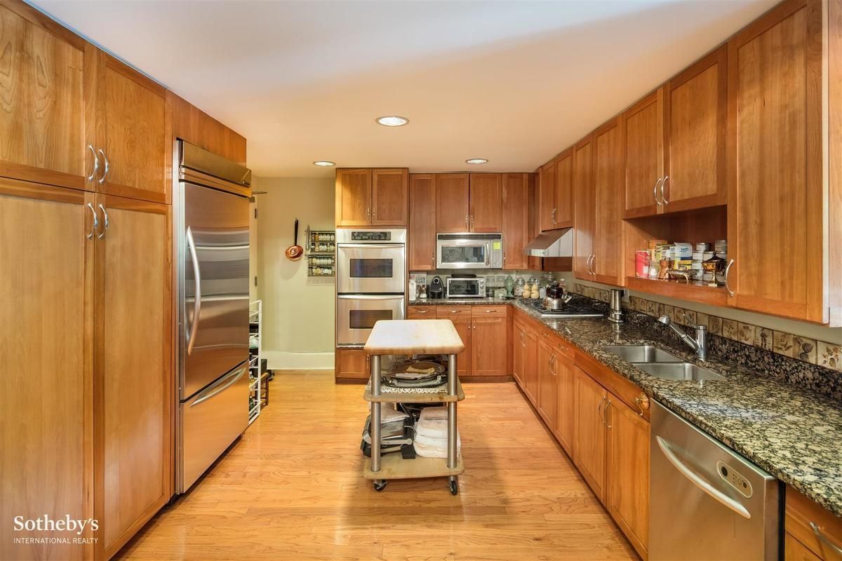 sothebyshomesny's tweet photo. "A massive apartment within the turet of one of Manhattan’s most interesting buildings.... has hit the market..." https://t.co/RlPggTnZ3k https://t.co/m8bwPCXIJz