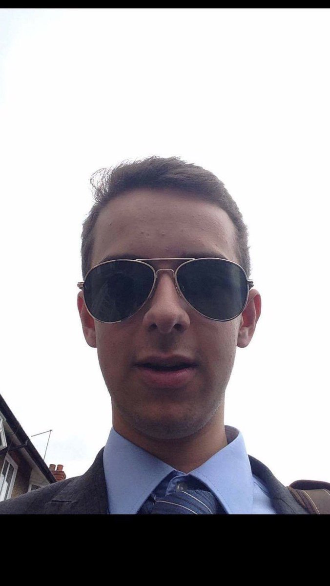 MittDillington's tweet photo. Can't wait to be reunited with all the gyals I get at uni haha yeah I buy kebabs for girls https://t.co/6GfaikEwyb