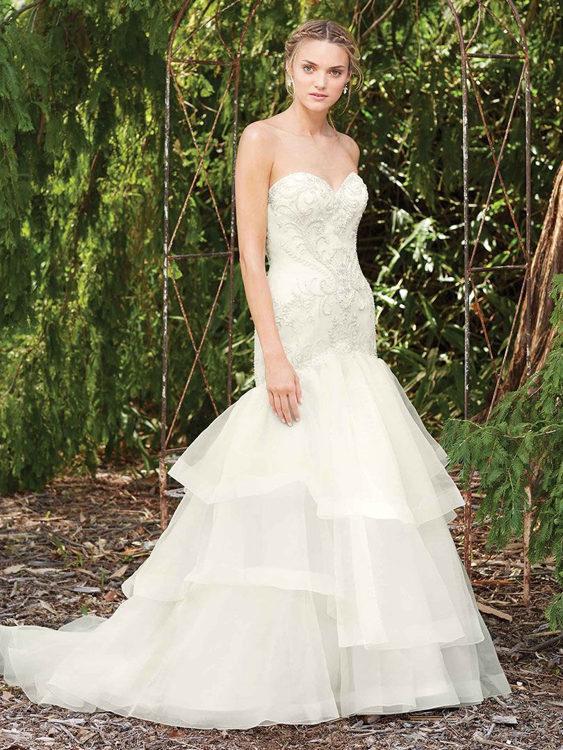 CasablancaBrida's tweet photo. For the modern romantic with a classic taste, #Style2273 Poppy is the perfect combination of ruffles and sparkles! https://t.co/dbrrfMJaf0 https://t.co/QBwUkgency