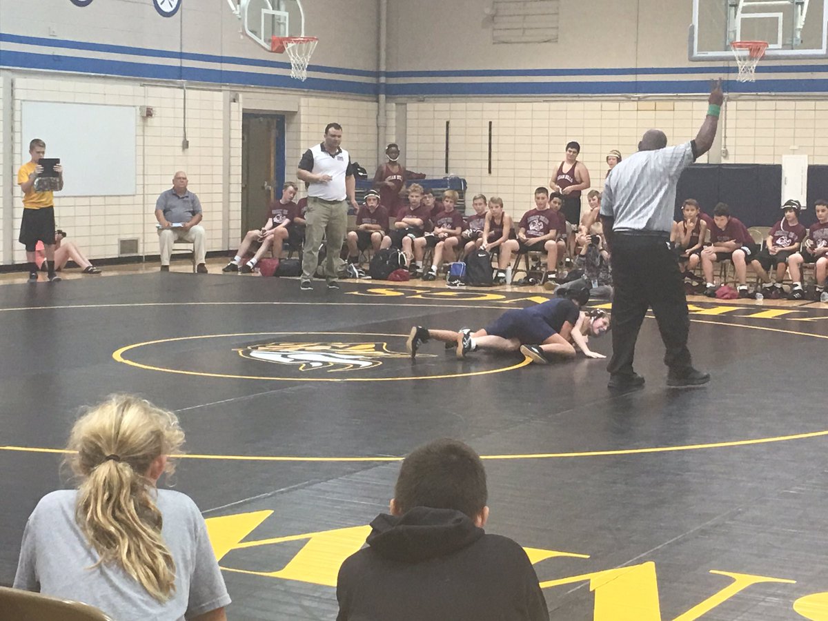 jenbrethour's tweet image. Wrestling meet @WRidgeMS vs @IHKnights . Our wrestlers are hanging tough and giving Champion effort! #WMSChamps