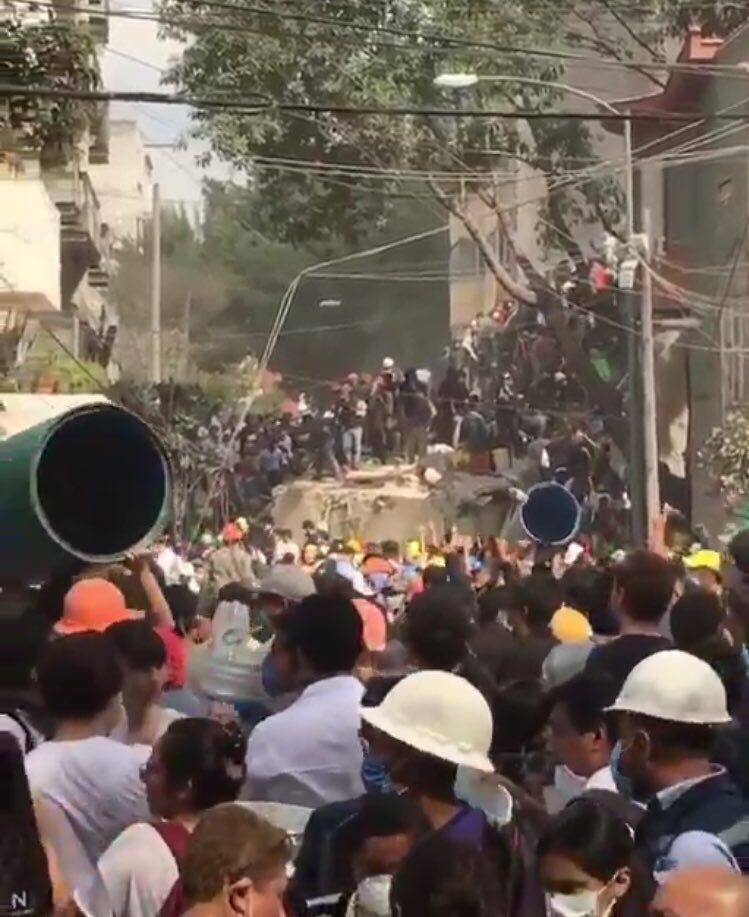NatGeoPictur's tweet photo. Imágenes #terremotomx #Sismomx #Sismo1985 #temblor #MexicoCity #FuerzaMexico #earthquake #19Sep https://t.co/qw5OSvqSJL