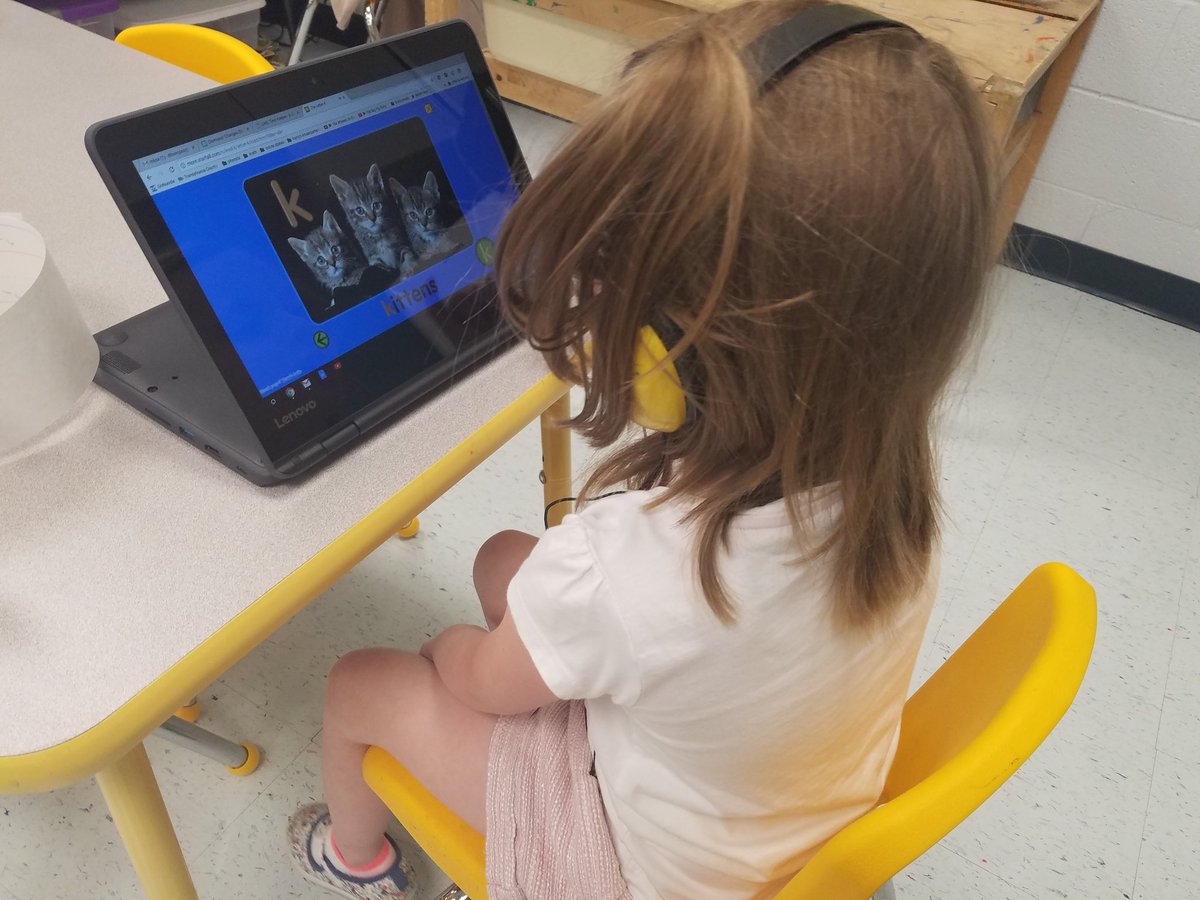 AprilGaydosh's tweet image. Love doing #classroomwalks and spotting #flexibleTECH @BrevardBees @awhollings #ReachALLTeachALL @TransylvaniaSch