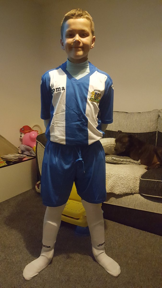 DanOBrien81's tweet photo. Boys 1st game back for the school; great team performance!
#newteam
#captain
#6goals
#4assists
#tozza20
⚽️💙 start as you mean to go on 😊 https://t.co/a8O39WxN7c