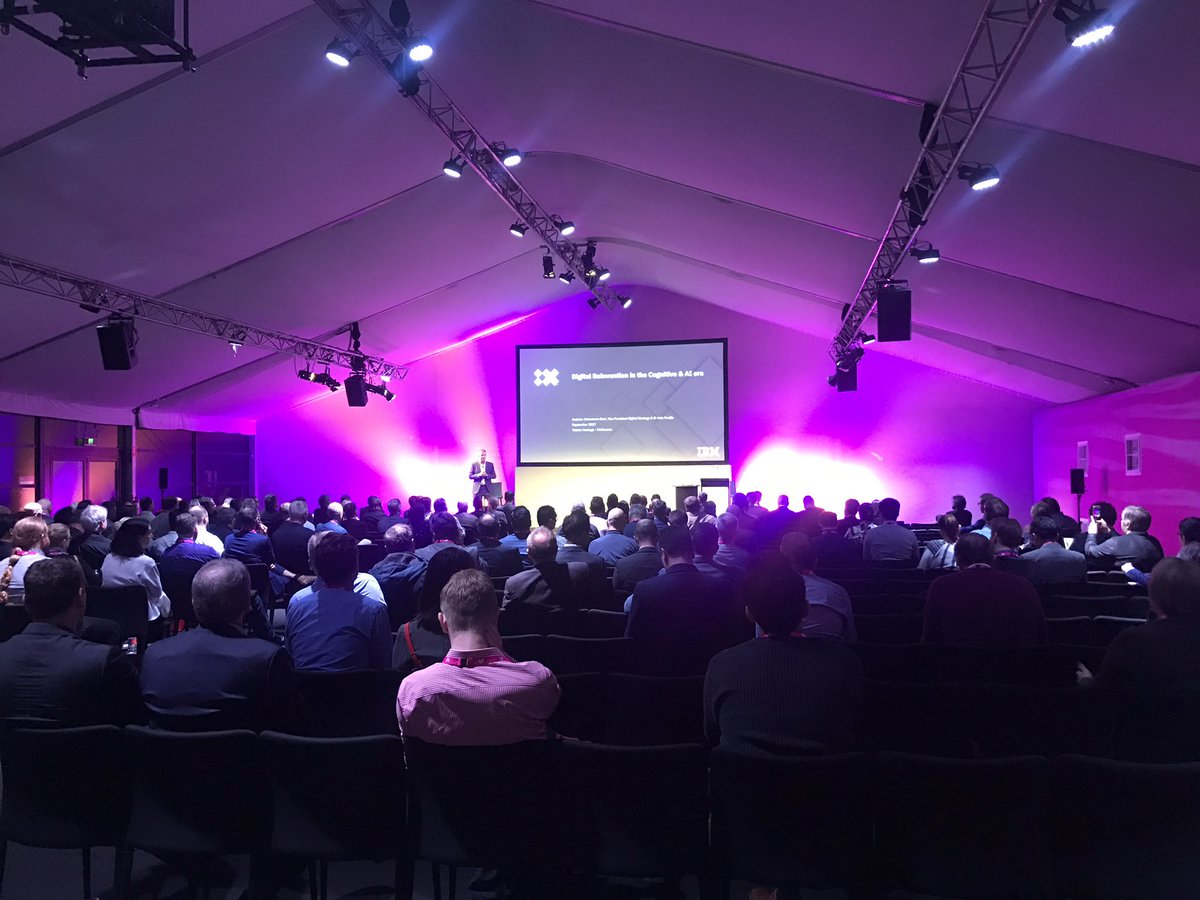 LavinaMuscat's tweet image. It&apos;s all happening in Theatre 4 here at #Vantage17 #packedhouse #awesomespeakers