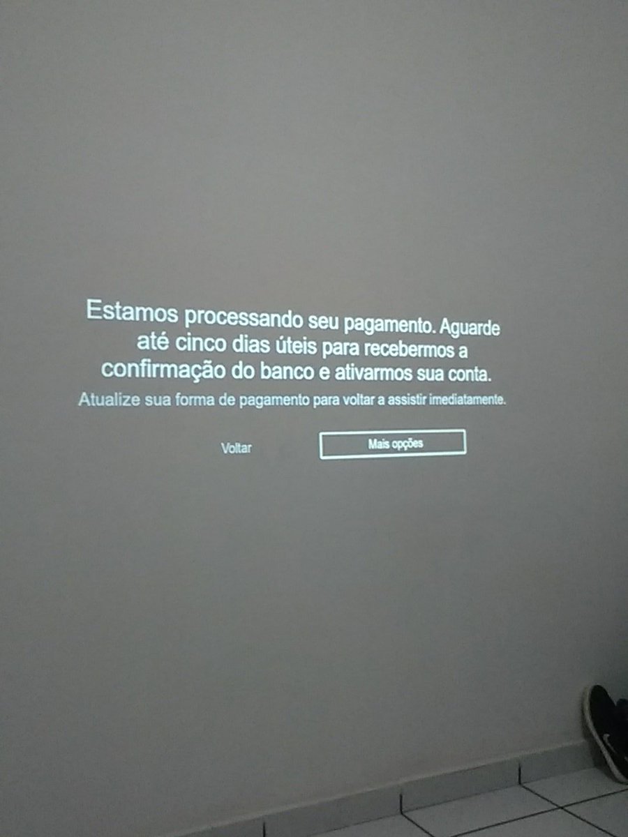 JoiiceMee's tweet photo. Quando seu dinheiro já está na conta e a @netflix nao libera logo https://t.co/hdNXBrNFe9