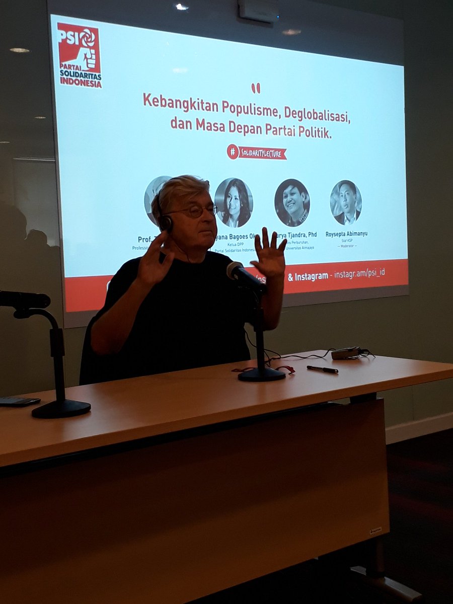 psi_id's tweet photo. "Komunisme sudah tidak relevan lagi, nyaris punah. Ia hanya digunakan politisi sbg alat saja." Prof. Thomas Meyer. #SolidarityLecture https://t.co/LwOIjXDIRb