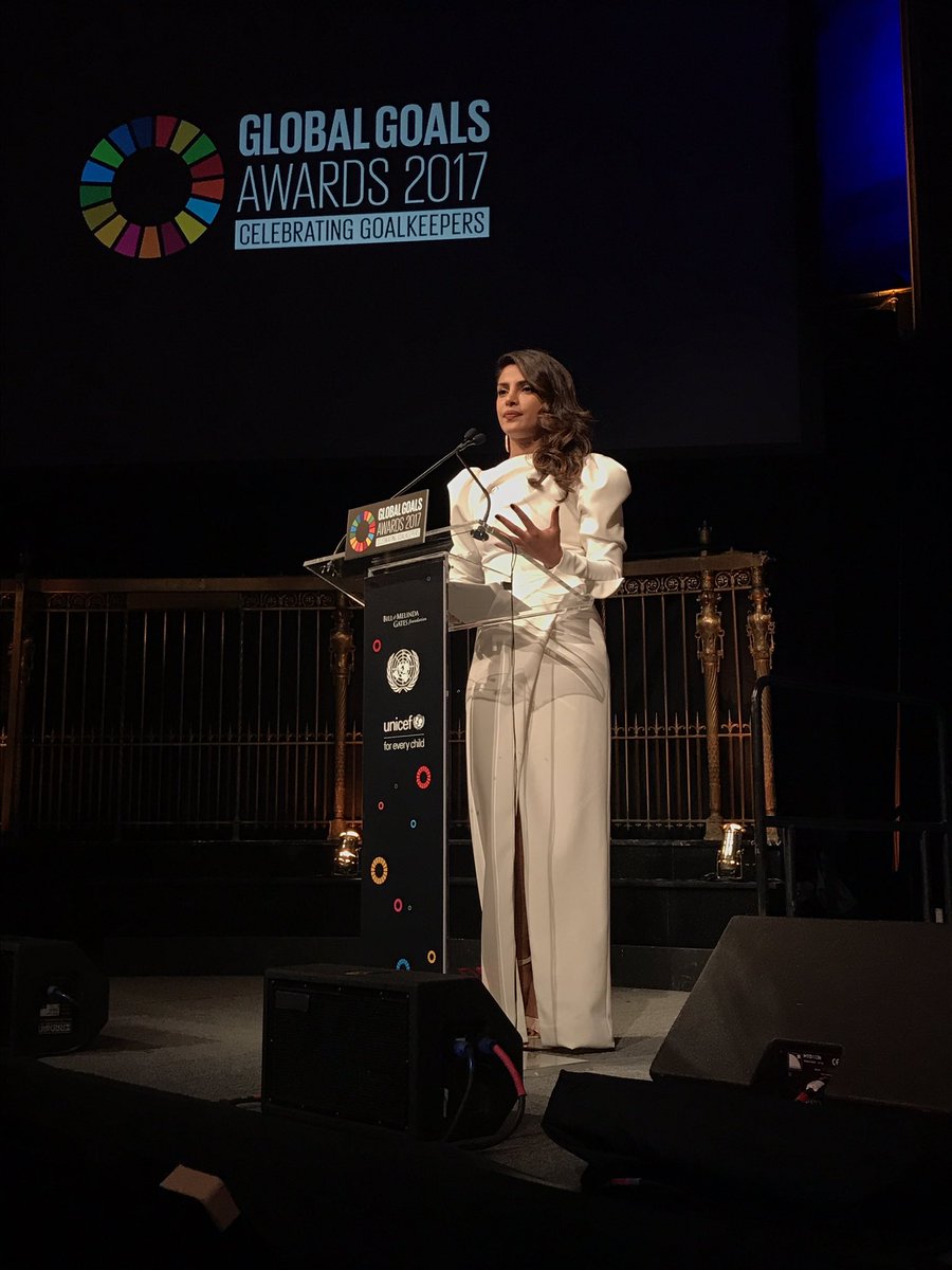 TeamPriyanka's tweet photo. Goodwill ambassador @priyankachopra presented an award and gave a moving speech at #UNGA #GlobalGoals #Goalkeepers17 @UNICEF https://t.co/GzhWQeT61L