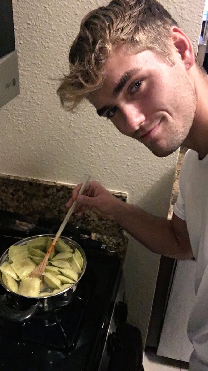 CinndySterling's tweet photo. Get you a man that does this 
@jakefessenden ❤️ https://t.co/eax0Bu96Kb