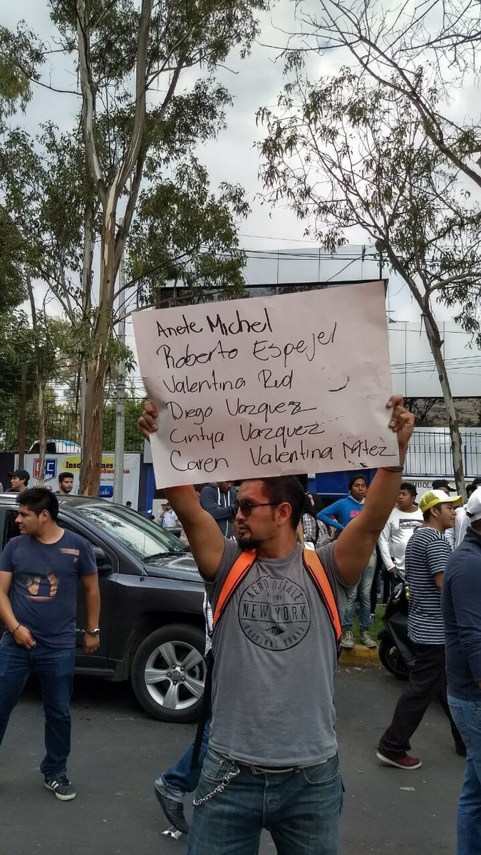 AdalRamones's tweet photo. #URGENTE Lista de niños rescatados en Colegio Enrique Rebsamen. Necesitan ayuda para rescate. 

#CDMX #México https://t.co/SyXhuJNd0w