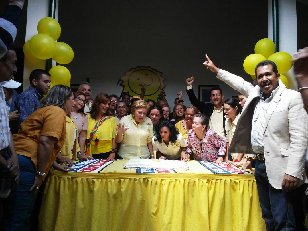 ProVe_Valencia's tweet photo. Con gran entusiasmo y mucho compromiso Proyecto Venezuela conmemoró su Vigésimo segundo Aniversario #ProveCumpleXXII https://t.co/QCtfVs6O7j