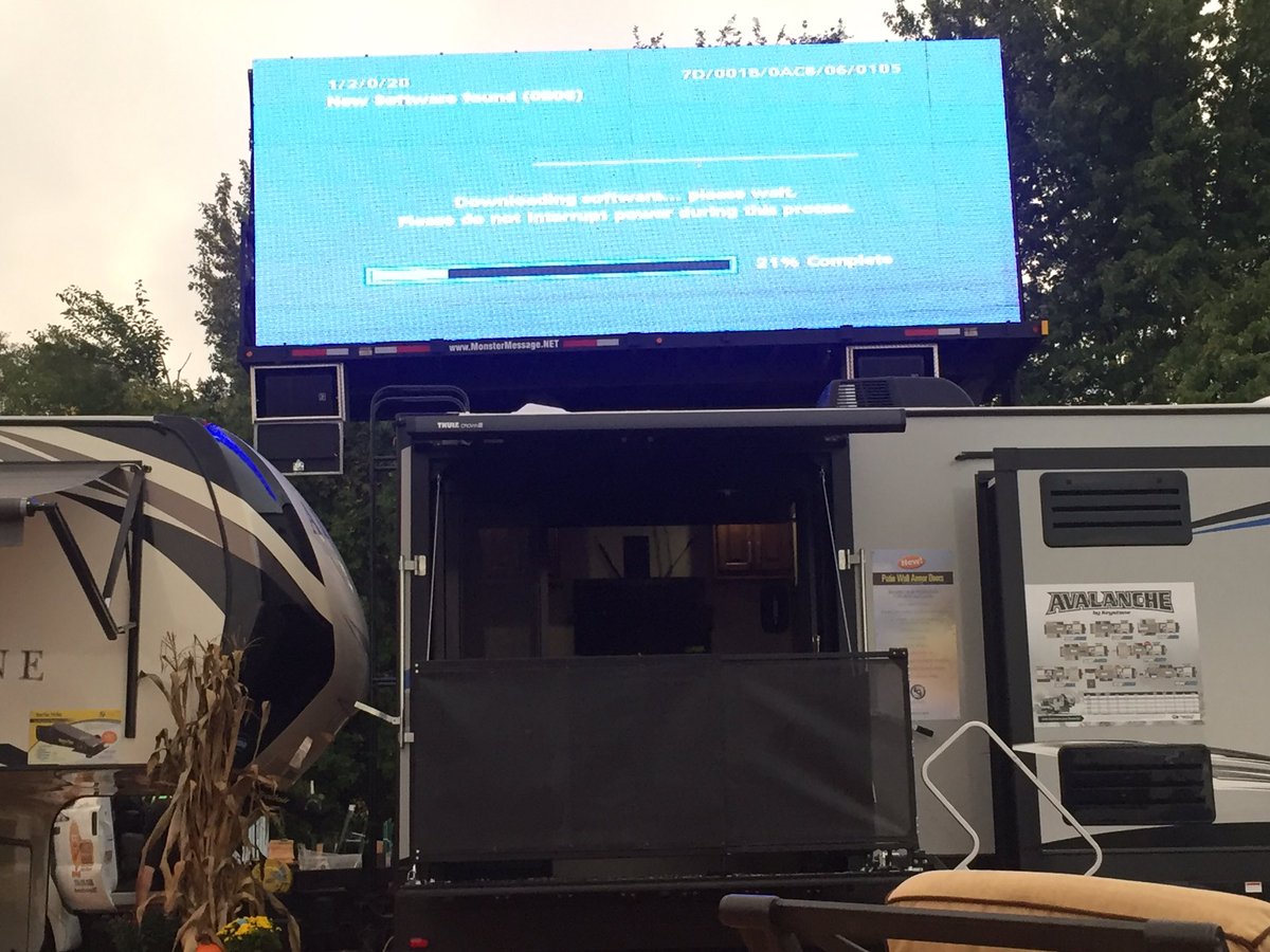 mojojeffsnyder's tweet photo. Second day in a row @DIRECTV @DIRECTVService did this when we started the game for our gig! #directvfail #bestcustomerservice #not https://t.co/HO9M7DPcz0