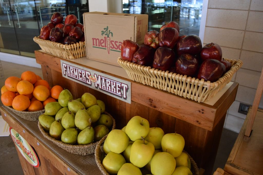 MelissasProduce's tweet photo. We're proud to bring fresh #HealthyOptions from the farm to fans at @Yankees stadium. Grab your favorite snack at the Farmers Market. https://t.co/tJ6KCP7KKe